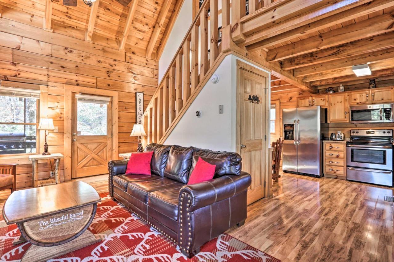 Cozy Cabin With Hot Tub In The Heart Of Pigeon Forge Villa Exteriör bild