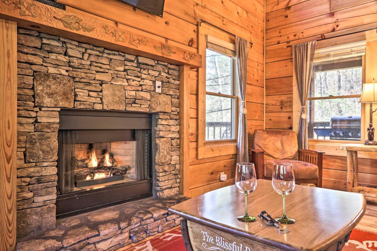 Cozy Cabin With Hot Tub In The Heart Of Pigeon Forge Villa Exteriör bild