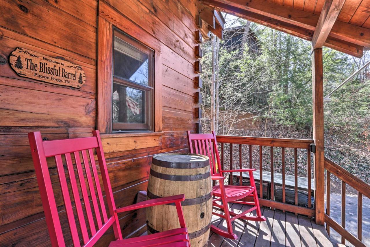 Cozy Cabin With Hot Tub In The Heart Of Pigeon Forge Villa Exteriör bild